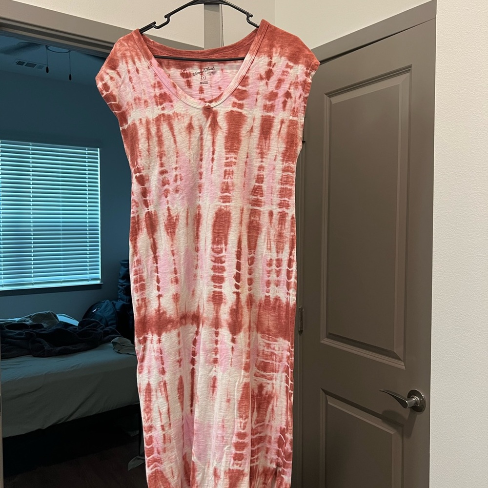 Universal Thread Pink and White T-Shitt Maxi Dress